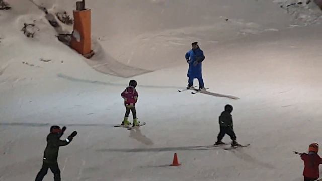 Горные лыжи. Кант. Средняя горка. Спуск с тренером. 24.02.2023 смотреть онлайн