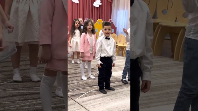 Динь динь / Бабушку зима давай до свидания / Дети / Колокольчики / Музыкальные инструменты / Танцы смотреть онлайн