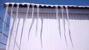 Падение сосулек с крыши