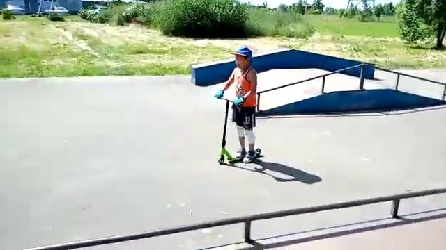 Топ 5 трюков на самокате для начинающих смотреть онлайн