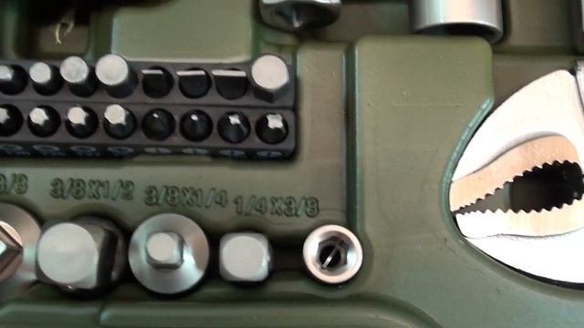 Набор головок 1/4", 3/8", 1/2" с инструментом, 147 предметов Дело Техники смотреть онлайн