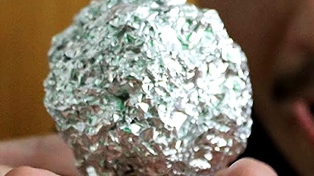 Она бросила в стиральную машину шарик из фольги. Теперь я тоже… смотреть онлайн