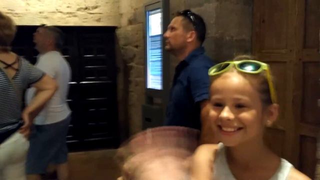 Я в замку Папа Луна- Іспанія смотреть онлайн