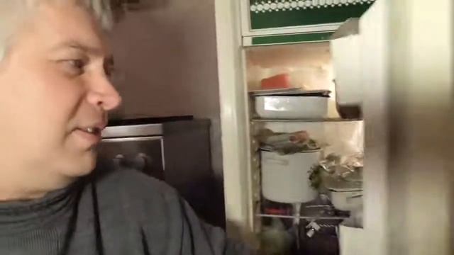 Я у холодильника, встретил день рождения! смотреть онлайн