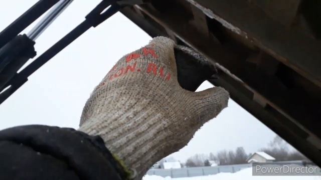 Проверяем затяжку колёсных гаек, на грузовике смотреть онлайн