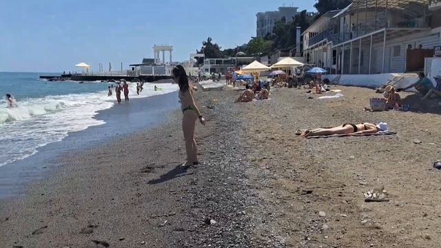Крым.АЛУШТА.ЧТО на ПЛЯЖАХ Сегодня?!Вода +20 Купаются.07.06.23 смотреть онлайн