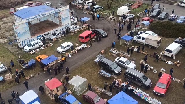 Ярмарка голубей, декоративных птиц и животных г.Днепр 18.12.2021 года. Часть1.Обзор ярмарки с верху смотреть онлайн