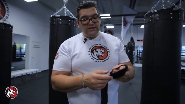 КАК БИНТОВАТЬ РУКИ? МАЛО БОКСЕРОВ ДЕЛАЕТ ЭТО ПРАВИЛЬНО! СЕКРЕТЫ ОТ ТАЙЦЕВ. ТАЙСКИЙ БОКС, БОКС, MMA смотреть онлайн