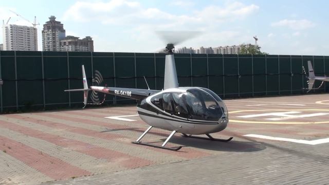 ЗАПУСК И ВЗЛЕТ ВЕРТОЛЕТА ROBINSON R-44 смотреть онлайн
