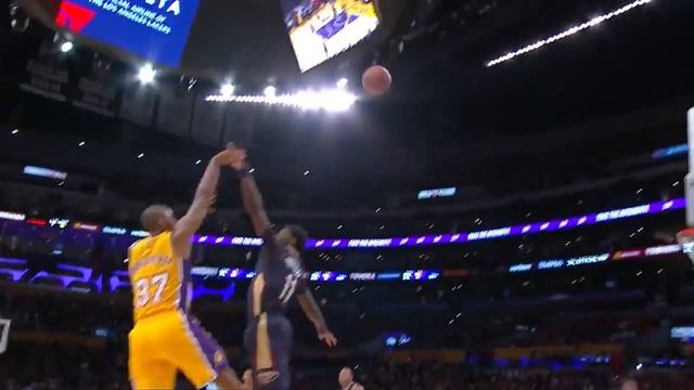 Metta World Peace Scores 18 in 2nd Half, Lakers Win 5th Straight | April 11, 2017 смотреть онлайн