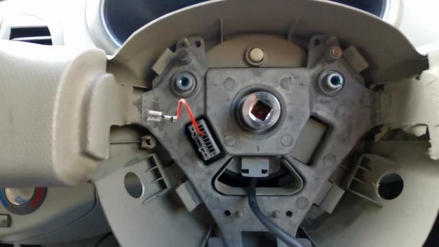 Замена подрулевого шлейфа и удаление ошибки подушки безопасности. Nissan March AK12 смотреть онлайн