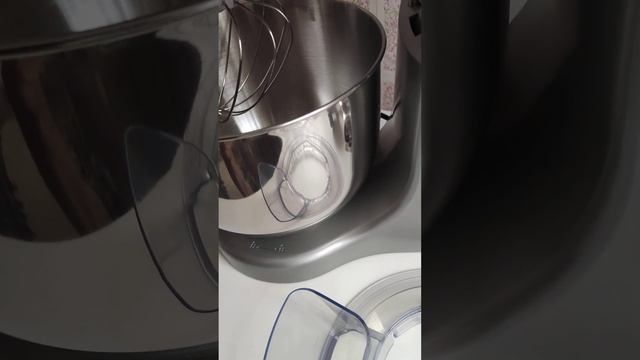 Robot kuchenny planetarny ARIETE 1589/02 1600W - Moje pierwsze wrażenia смотреть онлайн