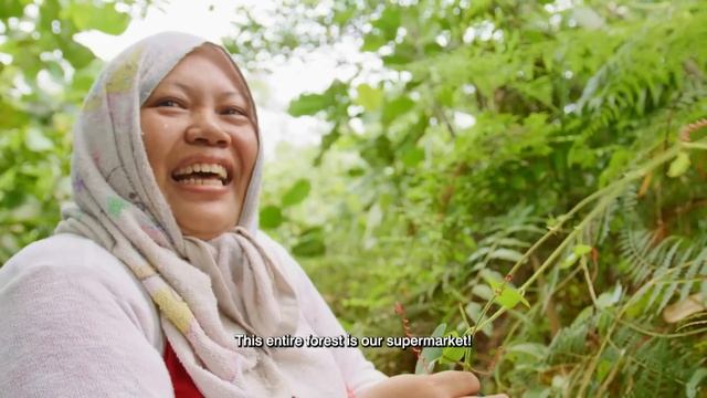 Papaya Buds & Chicken Cooked In Bamboo At Bintulu, Sarawak | Slumfood Millionaire | Malaysia