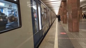 Метро Москвы|Прибывает поезд 81-765 "Москва" станция метро Калужская|Московский транспорт