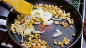 Салат с курицей , морковью по-корейски и шампиньонами.