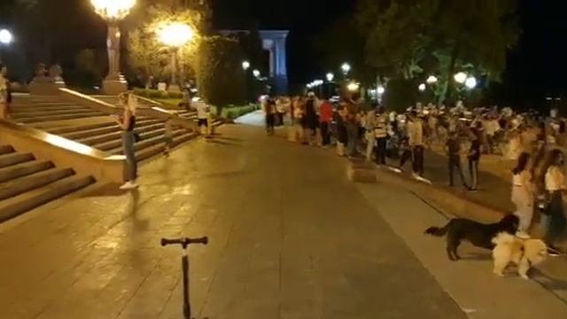 Волгоградцы соскучились по мероприятиям и устроили жаркие танцы на набережной смотреть онлайн