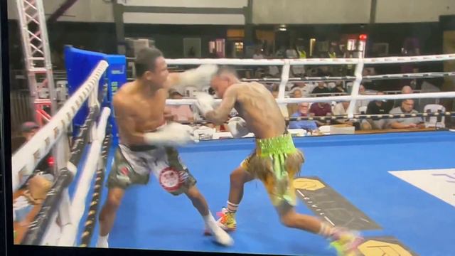 CHARLY "KINGS'S WARRIOR" SUAREZ VS PAUL FLEMING KNOCK OUT!! смотреть онлайн