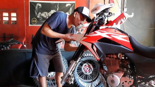 XR150L DIY KALIKOT FRONT FENDER ANGRY BIKES VLOG #17 2019 смотреть онлайн