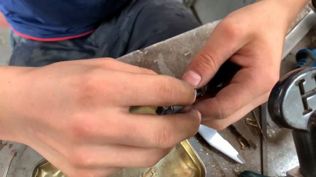Из новой личинки зажигания , делаем своими руками под старый ключ . Если сломали ключ зажигания смотреть онлайн