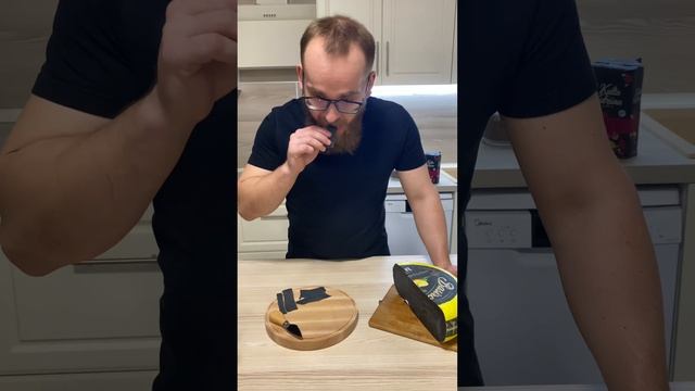 black lemon basiron - сыр черный лимон. Освежающий вкус лайма и лимона - украшение сырной тарелки смотреть онлайн