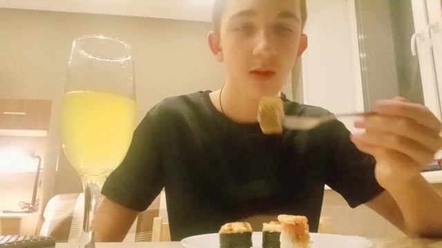 Chupa Chups Mango, роллы и WOK из суши - Country/обзор