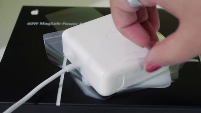 Unboxing: Apple 60W MagSafe MacBook Pro AC Adapter