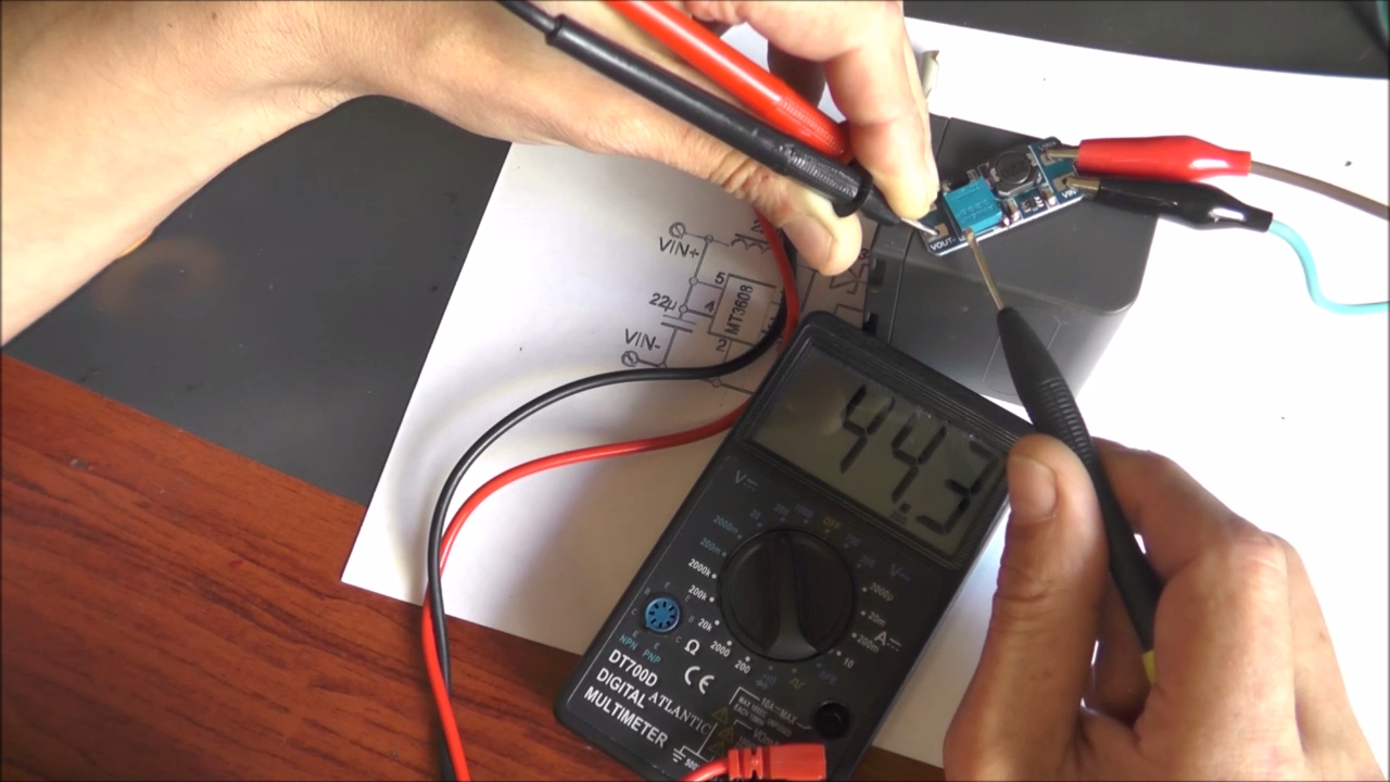 Преобразователь MT3608 может поднимать напряжение до 44 вольт, если ... .