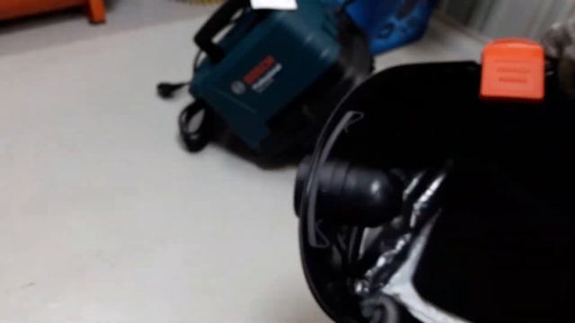 Unboxing Bosch Vacuum cleaner GAS 10 PS, checking noise смотреть онлайн