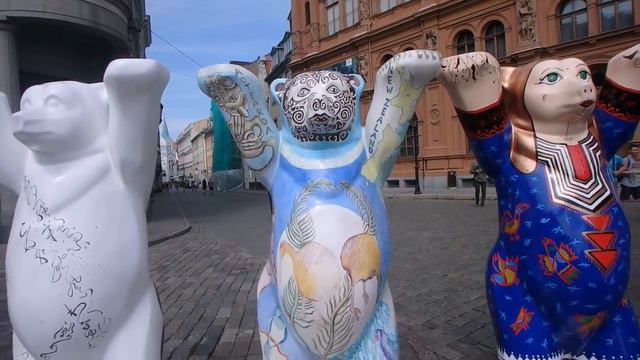 прогулки по Риге - мишки на домской площади смотреть онлайн