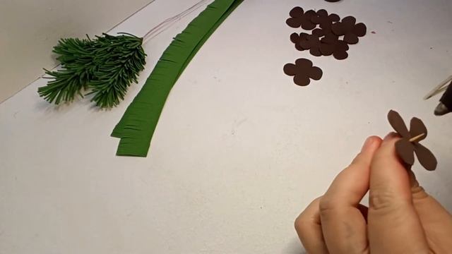 DIY Веточка елки из фоамирана своими руками. Новогоднее украшение. смотреть онлайн