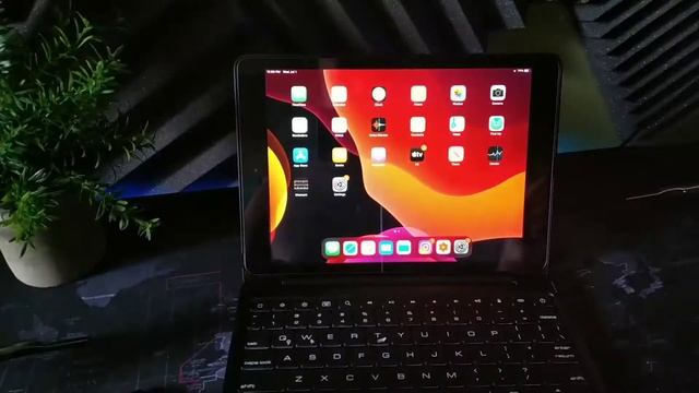 iPad 10.2" 2019 Keyboard Case, Touchpad & Backlight Keyboard UnBoxing! by Phixnozar смотреть онлайн
