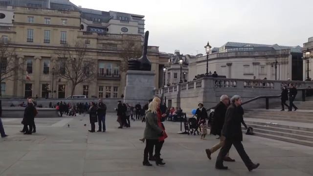 VLOG Лондон. Гуляем по городу, Демонстрация, Трафальгарская площадь | London a la Russe смотреть онлайн