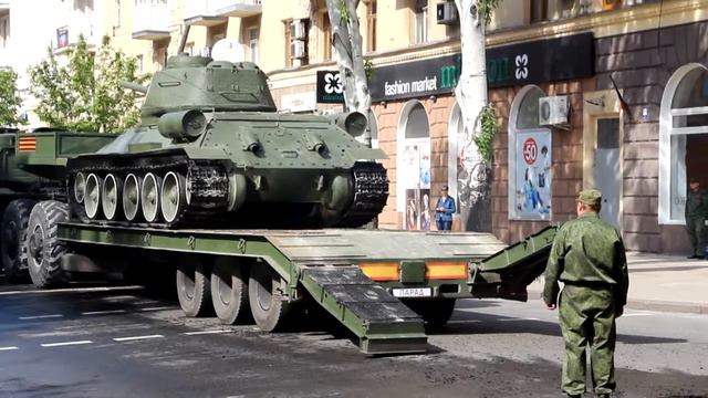 Танк Т-34. Репетиция Парада Победы в Донецке. смотреть онлайн