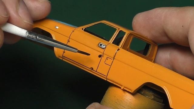 ВОЛГА «Бурлак» ГАЗ-2304 – пикап, потрепанный временем: как собрать и покрасить сборную модель смотреть онлайн