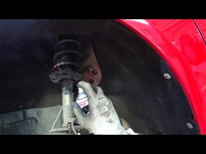 Skoda Octavia A5 замена передних стоек стабилизатора