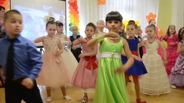 Супер - песня "Клево, клево, до школы все готово!". Выпускной бал в детском саду смотреть онлайн