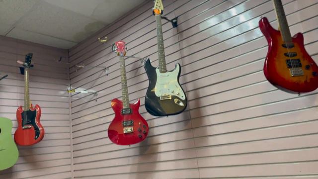Комиссионки продолжают удивлять! Gibson по цене Harley Benton! смотреть онлайн