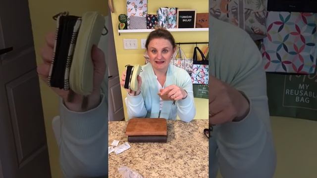 Review/Comparison of Wallets by Thirty-One Gifts смотреть онлайн