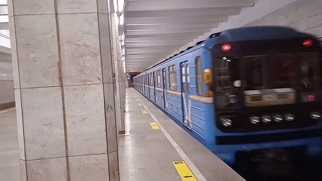 Метро поезд 81-717-714.5м (Номерной), отправляется со станции Студенческая смотреть онлайн