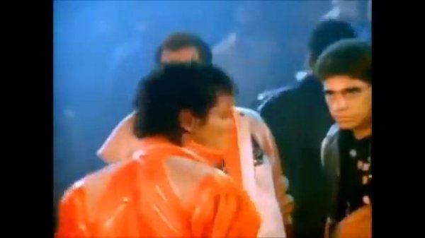 MICHAEL JACKSON BAILANDO LA GALLINA JAVA