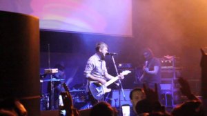 Сплин-она жует свой орбит без сахара.MOV