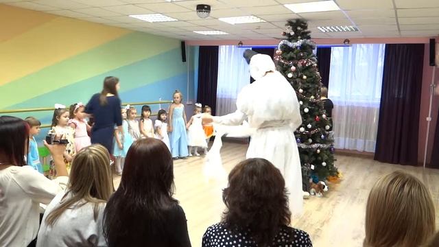 Проведение новогоднего праздника часть 1 смотреть онлайн