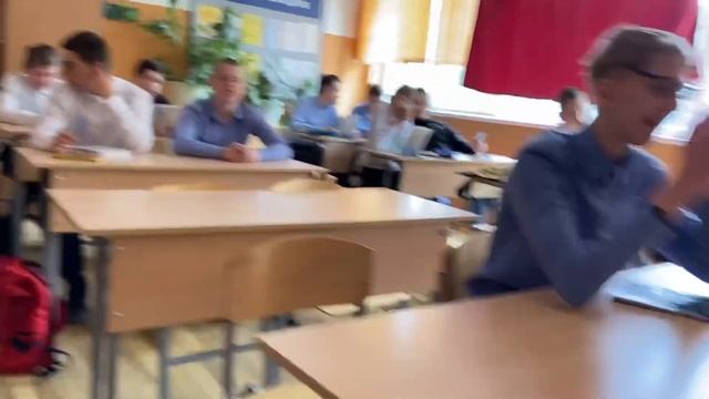 ??Урок. Интересный случай. УвЯдающие знания. Преподаватель поставил Коле ? смотреть онлайн