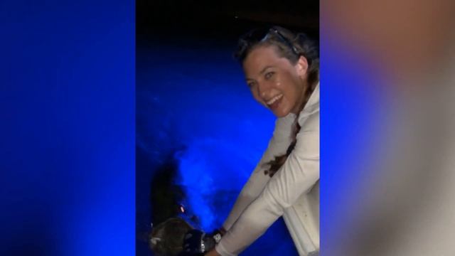 HAND FEEDING HUGE FISH! Things to do in the FL Keys | Gale Force Twins смотреть онлайн