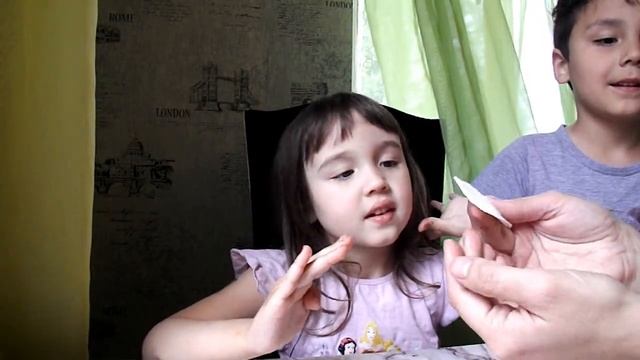 ❀ Вода впитывается мгновенно / А вот горчица нет! / Плотность жидкостей / Наука для детей смотреть онлайн