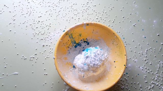 Лизун из воздушных шаров/Смешивание слайма из шариков/balloon slime смотреть онлайн