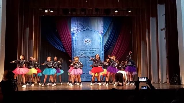 Танцевальный коллектив "Уличный балет", "Супер звезда" смотреть онлайн