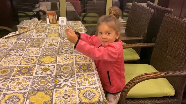 Одесса, МЫ ДОМА!! Гимнастика, пляжи, тёплая осень / Домашний ВЛОГ / Odessa, HOME VlOG смотреть онлайн