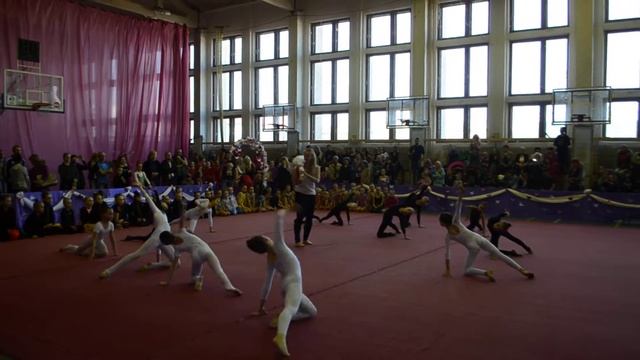 Гармония добра и зла. Показательное выступление гимнасток смотреть онлайн