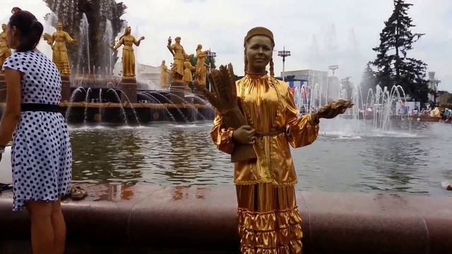 "Ожившие скульптуры" на 75-летии ВДНХ, 01.08.2014 смотреть онлайн